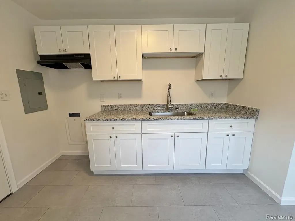 12524 Prospect Avenue Warren City MI 48089