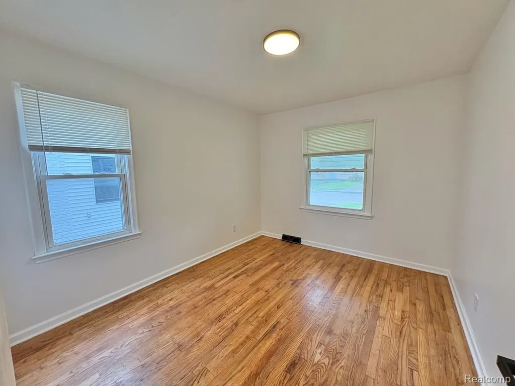 12524 Prospect Avenue Warren City MI 48089