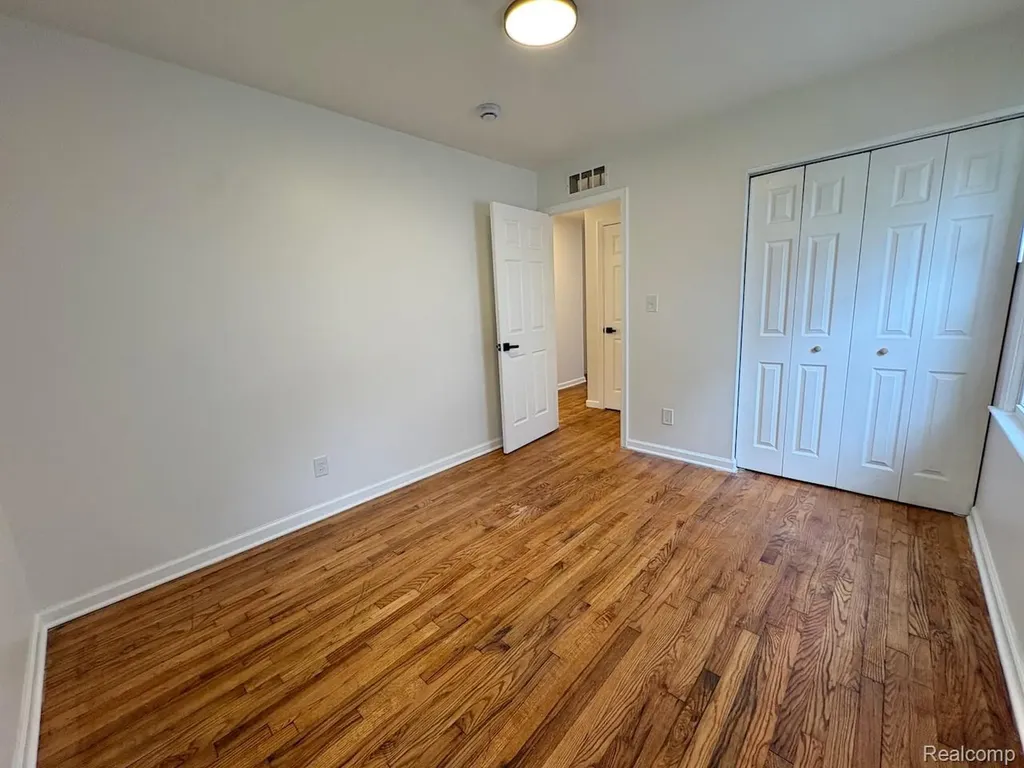 12524 Prospect Avenue Warren City MI 48089