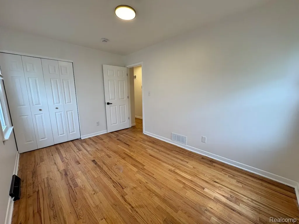12524 Prospect Avenue Warren City MI 48089