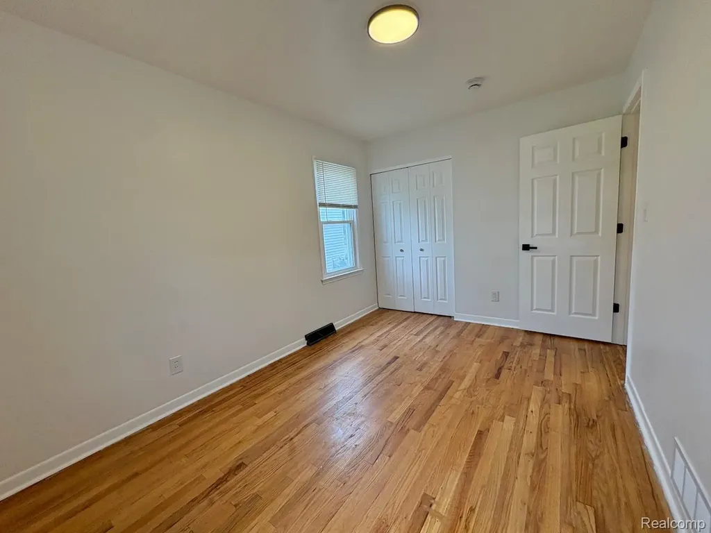 12524 Prospect Avenue Warren City MI 48089