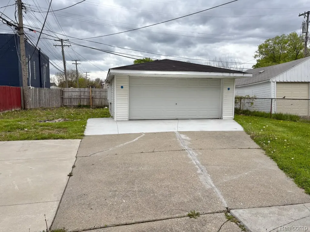 12524 Prospect Avenue Warren City MI 48089