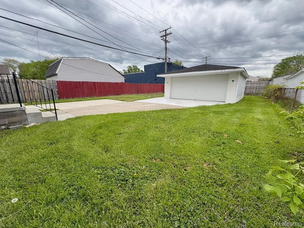 12524 Prospect Avenue Warren City MI 48089