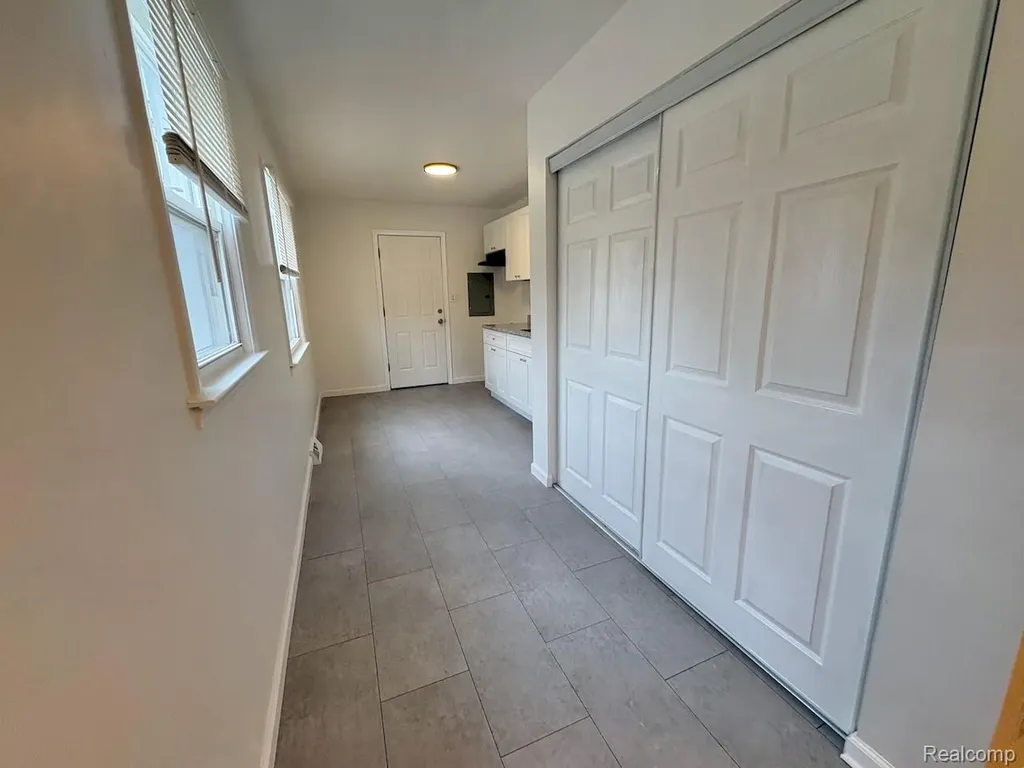 12524 Prospect Avenue Warren City MI 48089