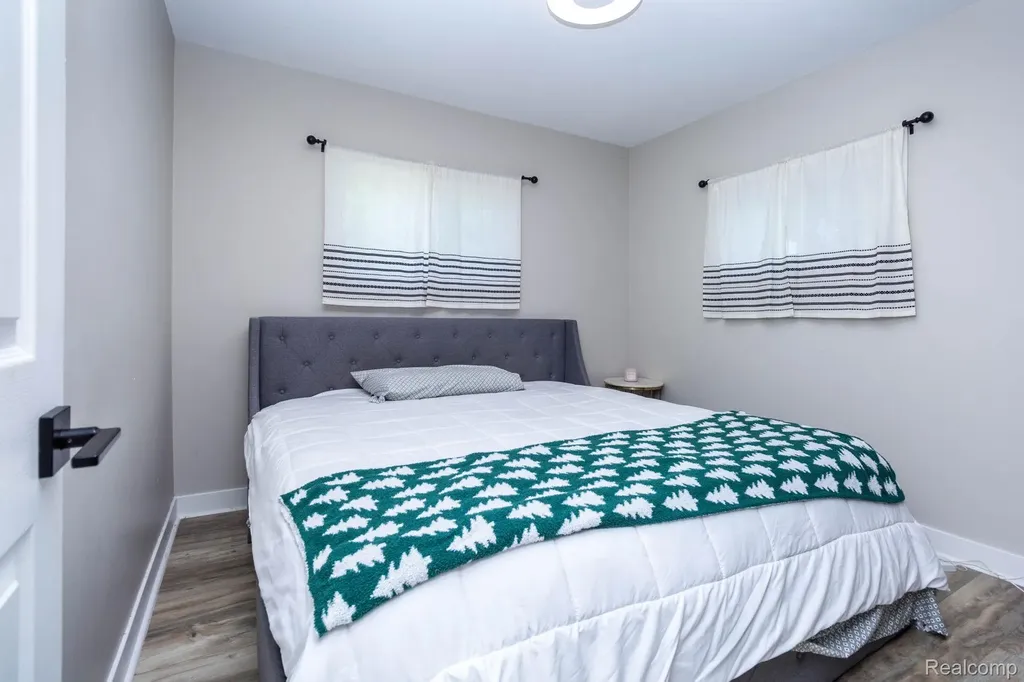 2559 Harrison Avenue Rochester Hills City MI 48307