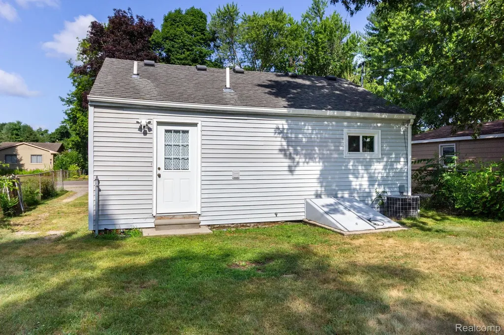 2559 Harrison Avenue Rochester Hills City MI 48307