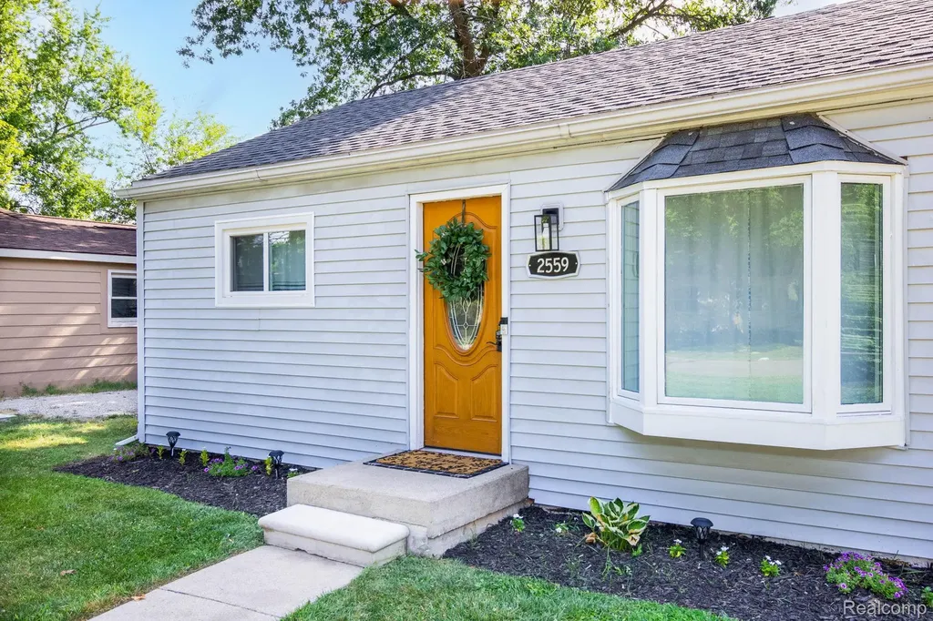 2559 Harrison Avenue Rochester Hills City MI 48307