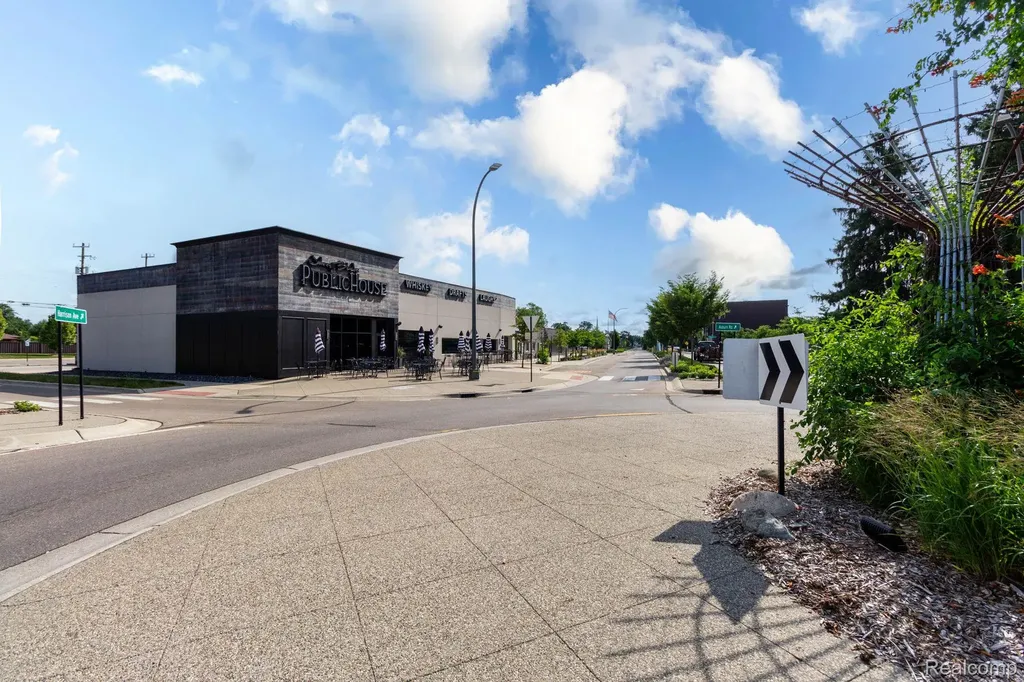 2559 Harrison Avenue Rochester Hills City MI 48307