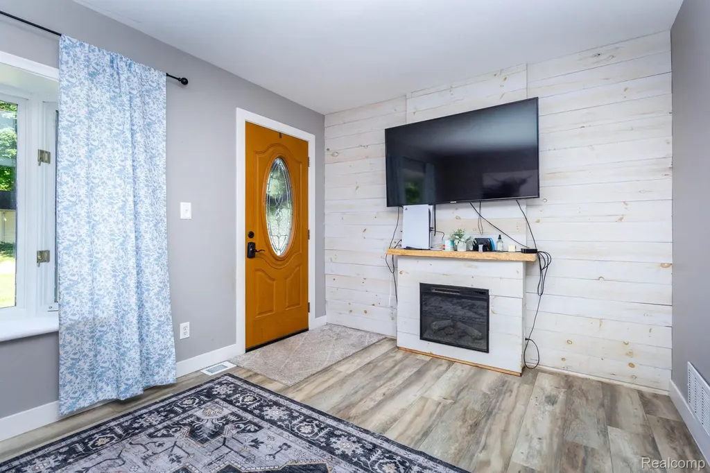 2559 Harrison Avenue Rochester Hills City MI 48307