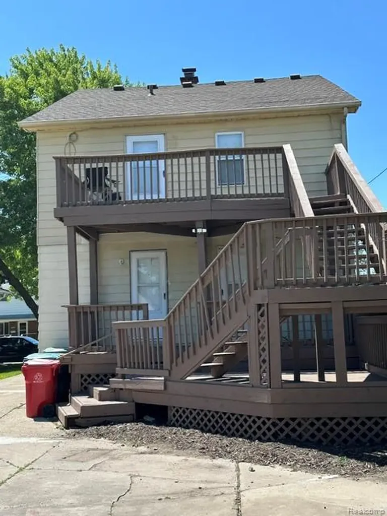 24320 Flower Avenue Eastpointe City MI 48021