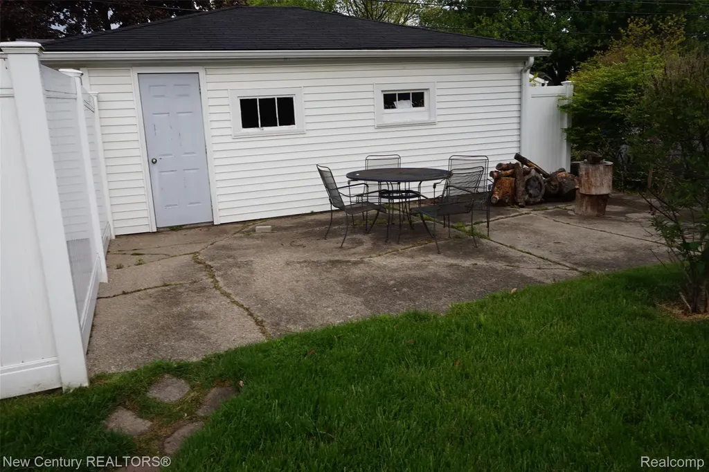 220 S Marias Avenue Clawson City MI 48017