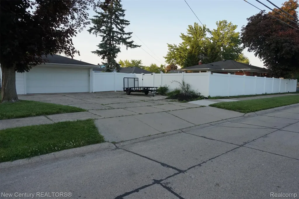 220 S Marias Avenue Clawson City MI 48017
