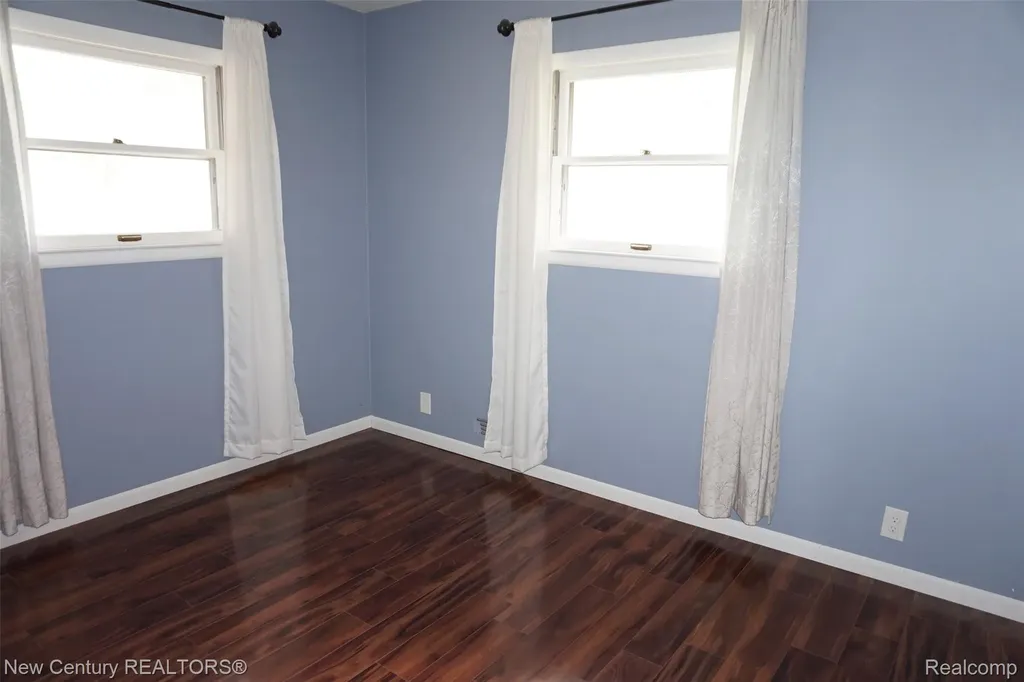 220 S Marias Avenue Clawson City MI 48017