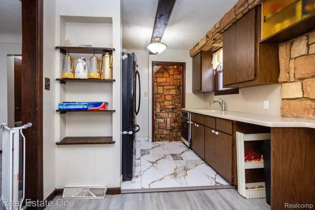 1977 Markese Avenue Lincoln Park City MI 48146