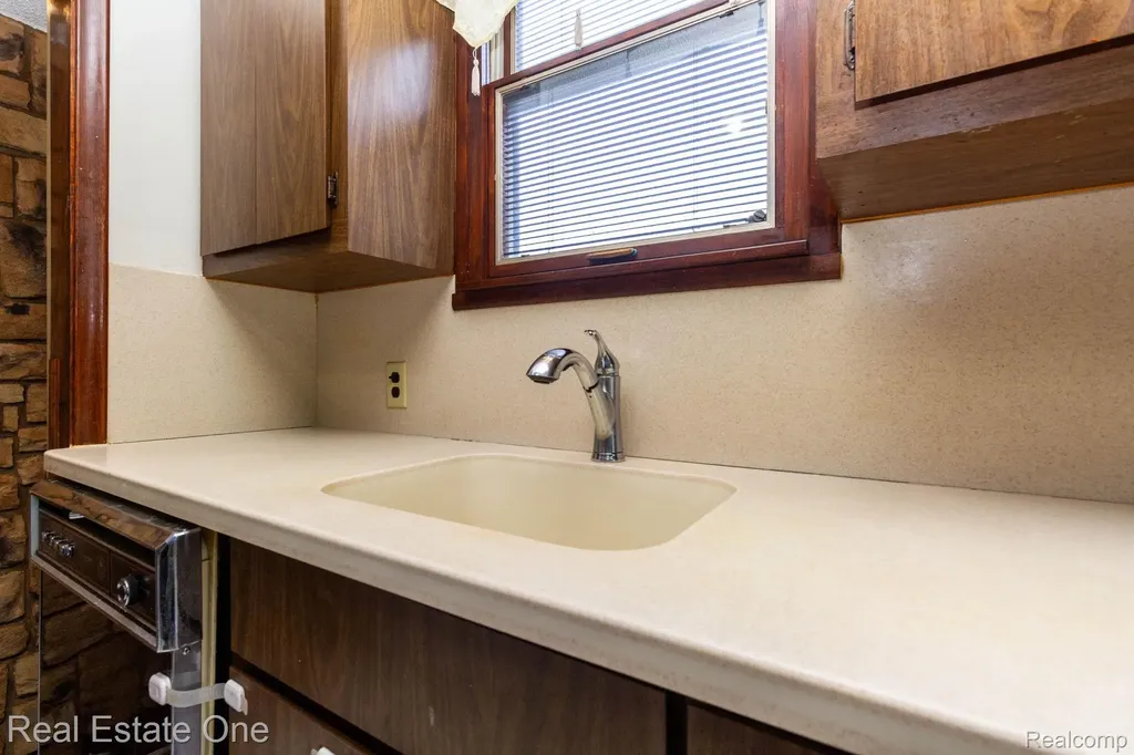 1977 Markese Avenue Lincoln Park City MI 48146