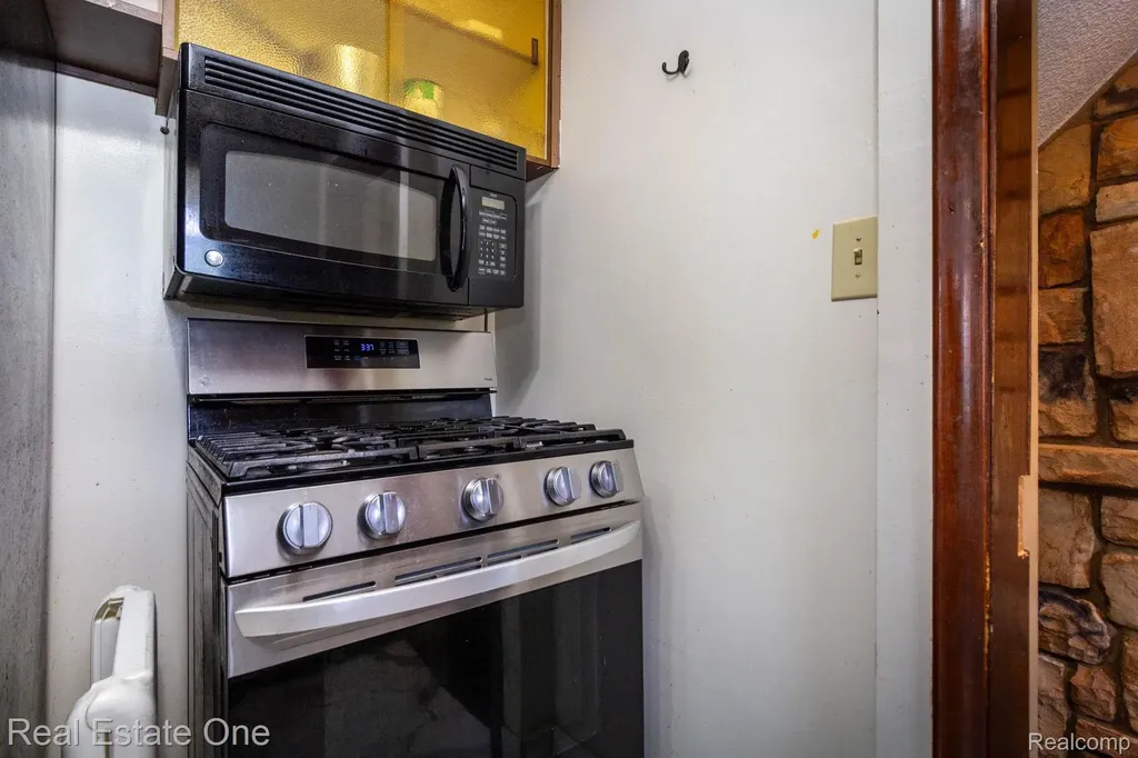 1977 Markese Avenue Lincoln Park City MI 48146