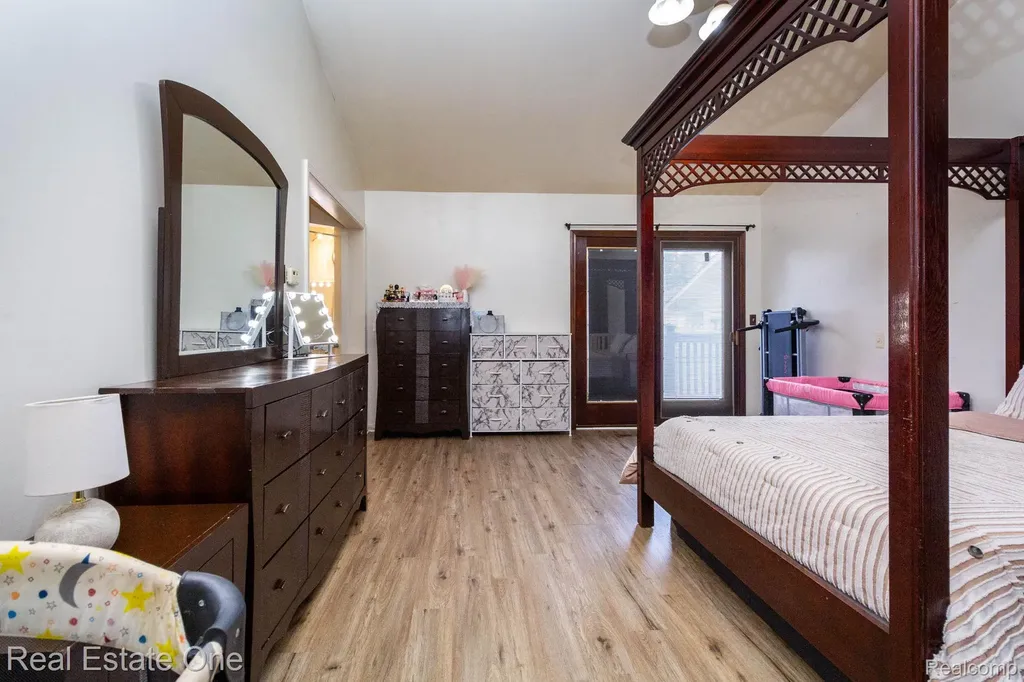 1977 Markese Avenue Lincoln Park City MI 48146