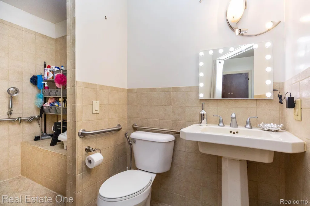 1977 Markese Avenue Lincoln Park City MI 48146