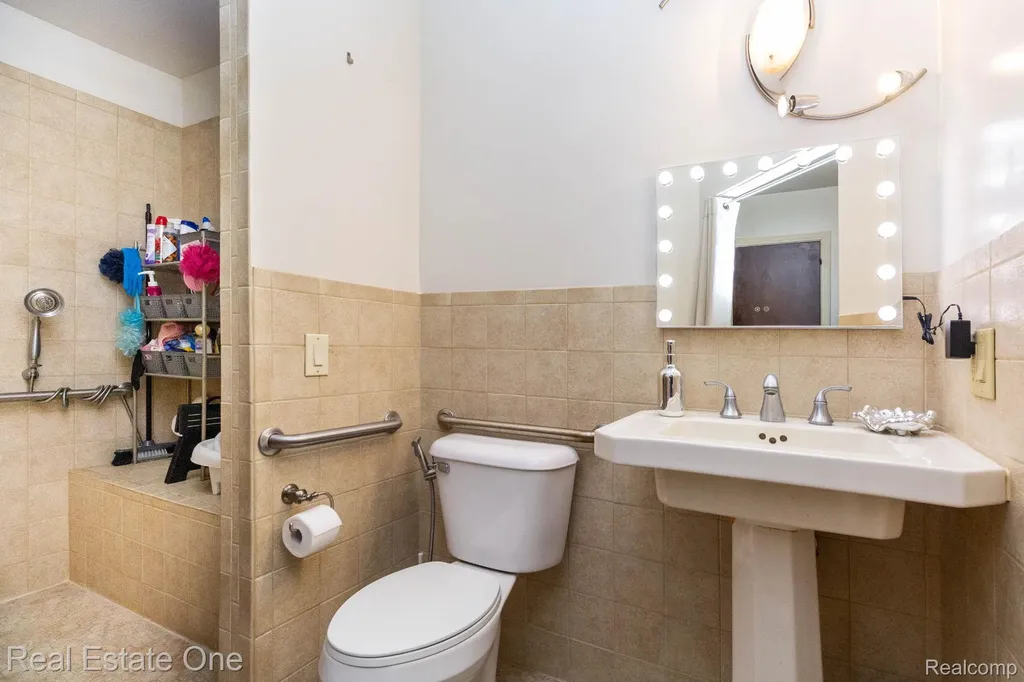 1977 Markese Avenue Lincoln Park City MI 48146