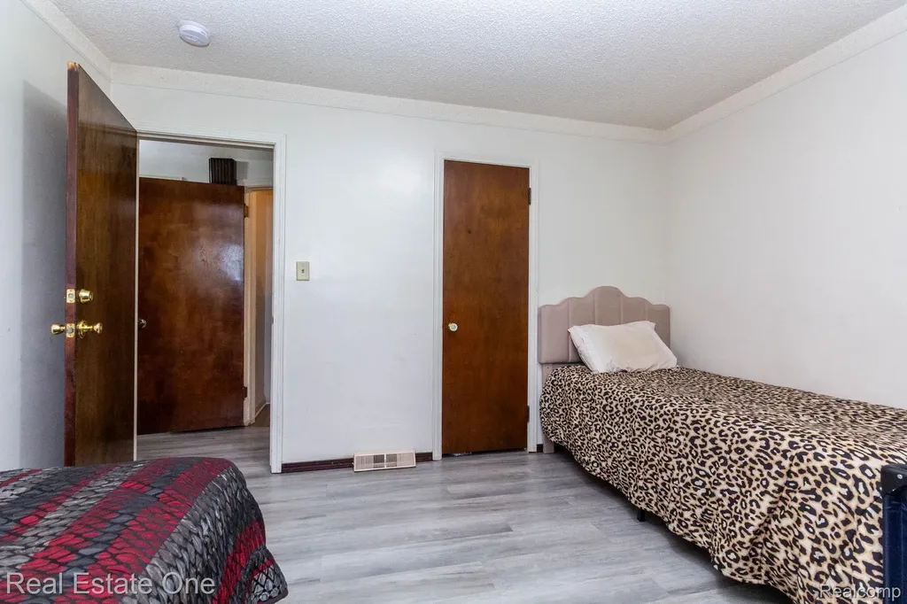 1977 Markese Avenue Lincoln Park City MI 48146