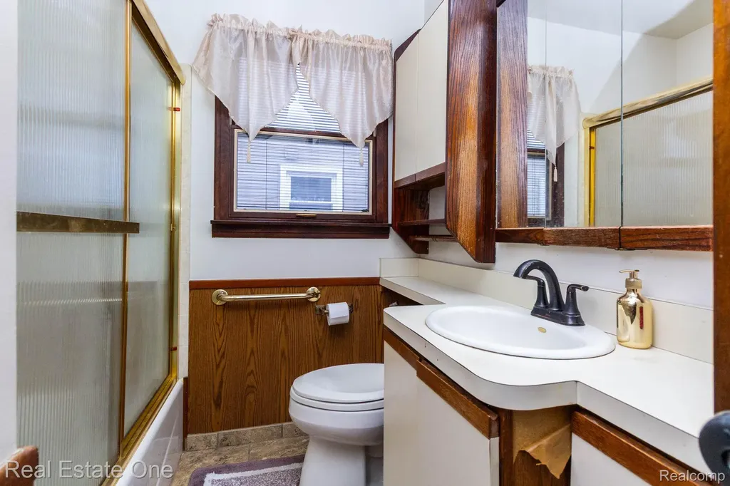 1977 Markese Avenue Lincoln Park City MI 48146