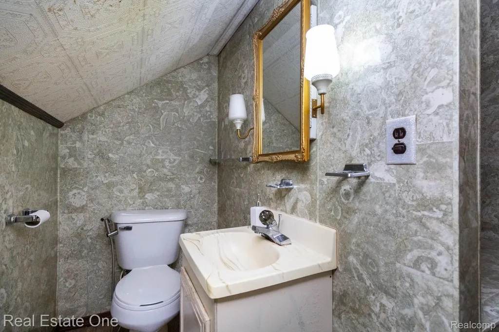 1977 Markese Avenue Lincoln Park City MI 48146