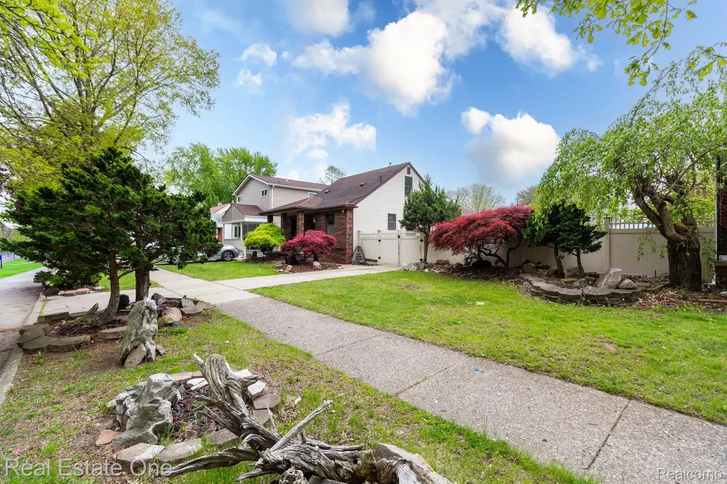 1977 Markese Avenue Lincoln Park City MI 48146