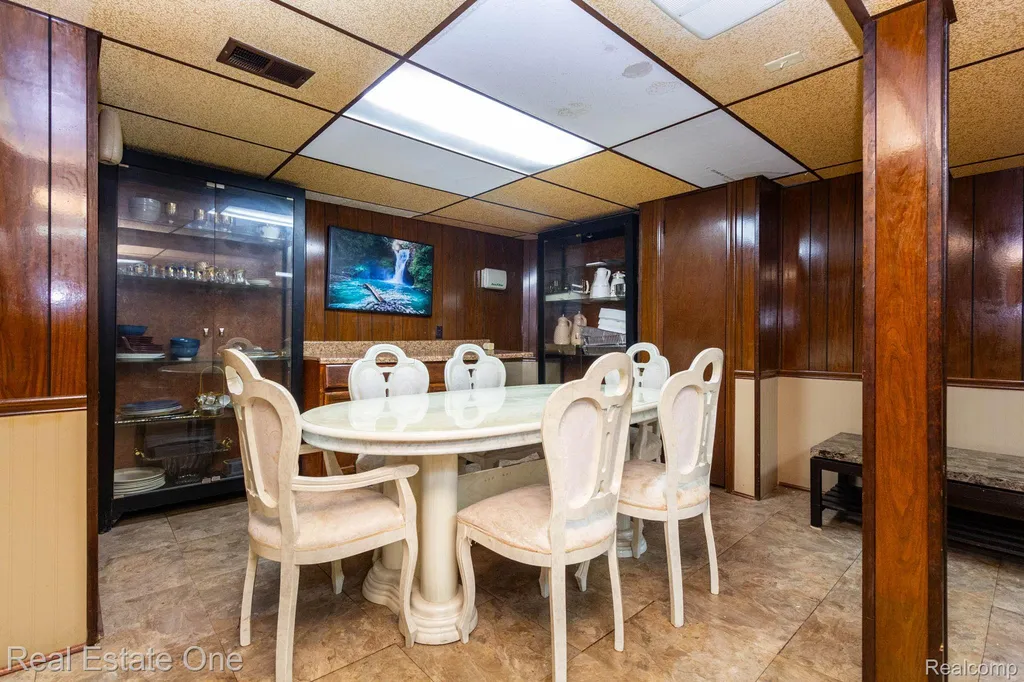 1977 Markese Avenue Lincoln Park City MI 48146