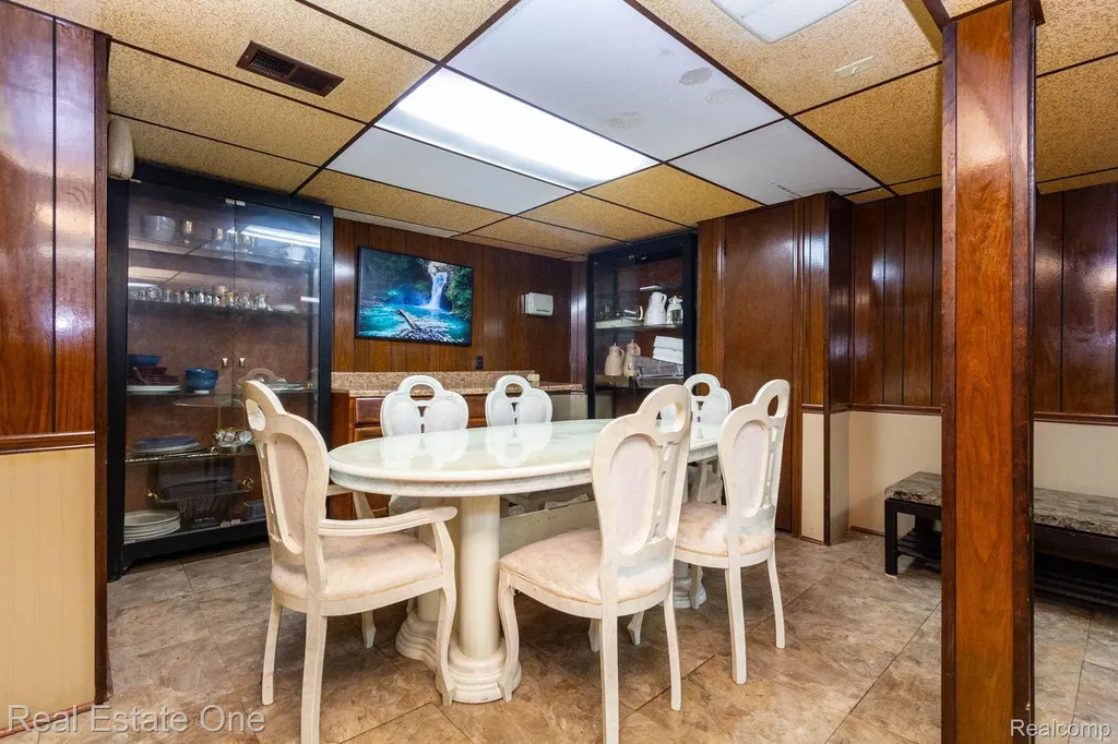 1977 Markese Avenue Lincoln Park City MI 48146