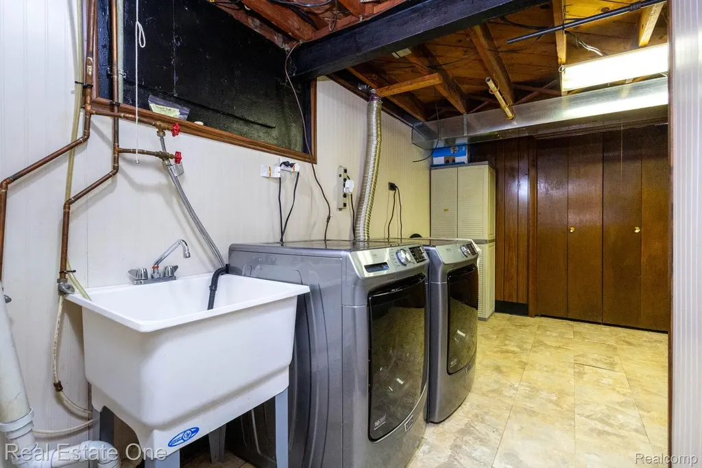 1977 Markese Avenue Lincoln Park City MI 48146