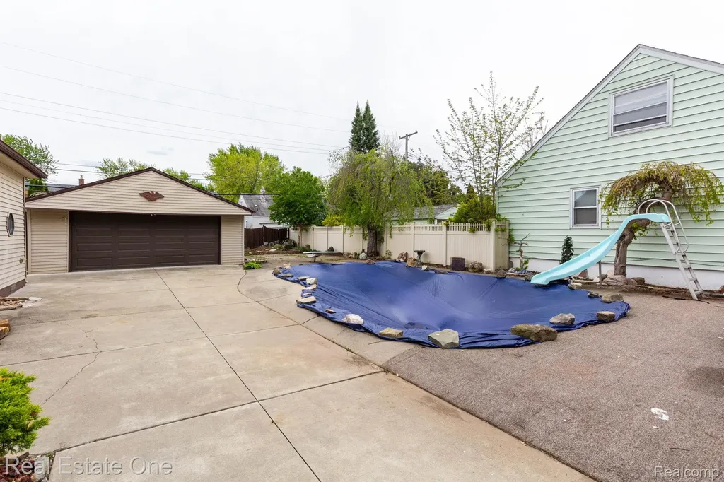1977 Markese Avenue Lincoln Park City MI 48146