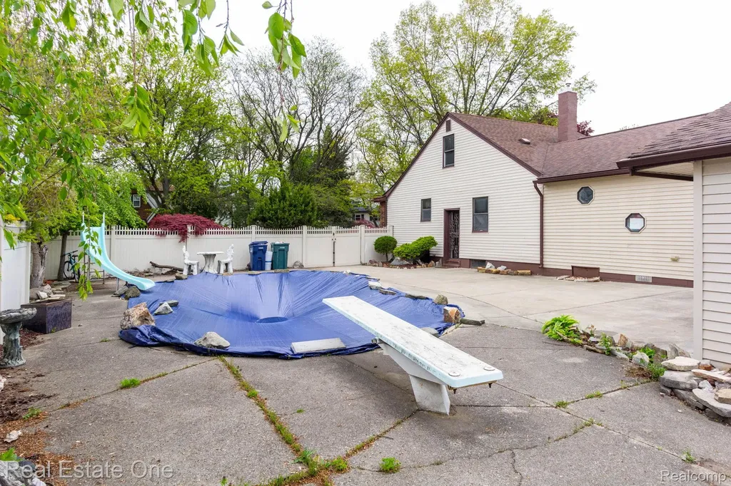 1977 Markese Avenue Lincoln Park City MI 48146