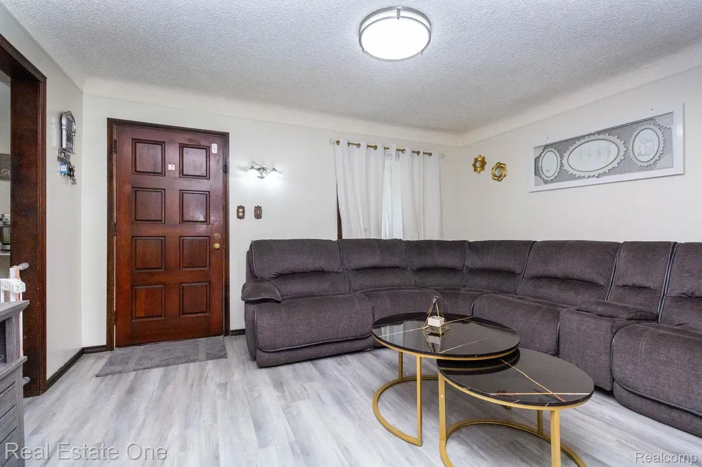 1977 Markese Avenue Lincoln Park City MI 48146
