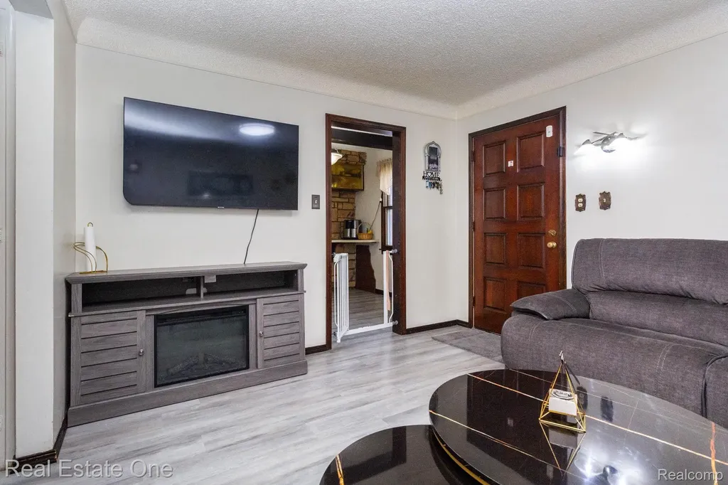 1977 Markese Avenue Lincoln Park City MI 48146