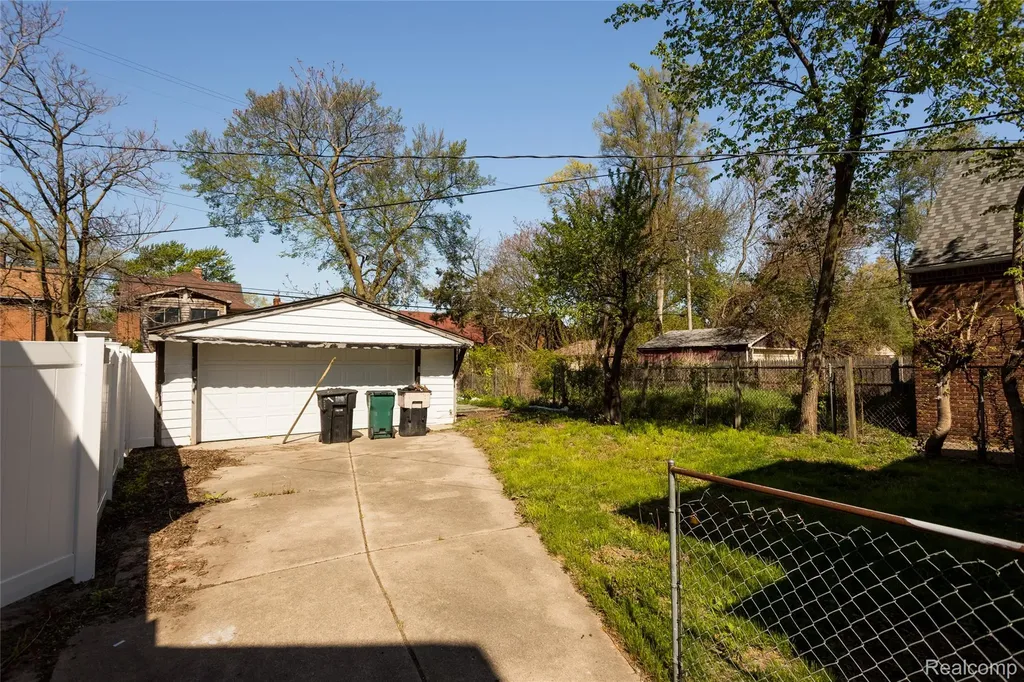 16863 Birwood Street Detroit City MI 48221