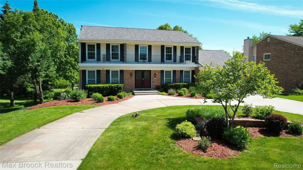 5415 White Hall Circle West Bloomfield Charter Township MI 48323