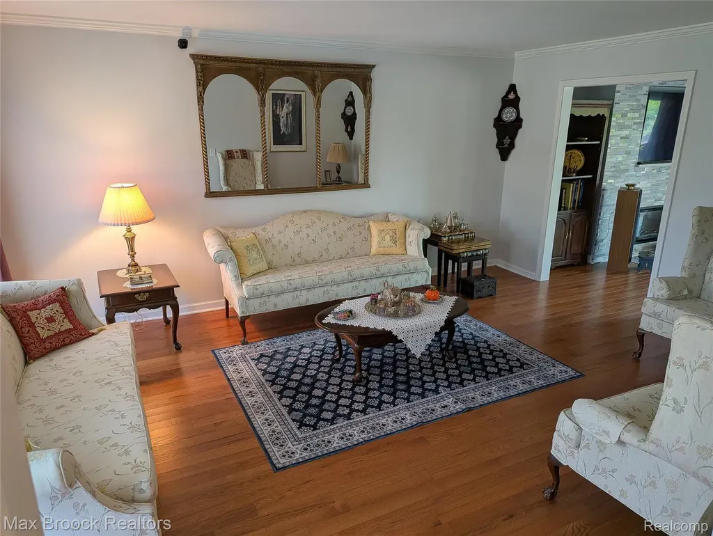 5415 White Hall Circle West Bloomfield Charter Township MI 48323