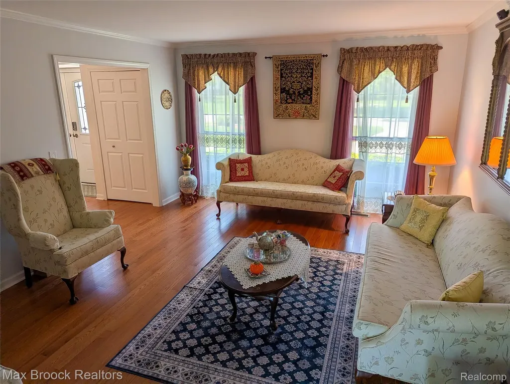 5415 White Hall Circle West Bloomfield Charter Township MI 48323