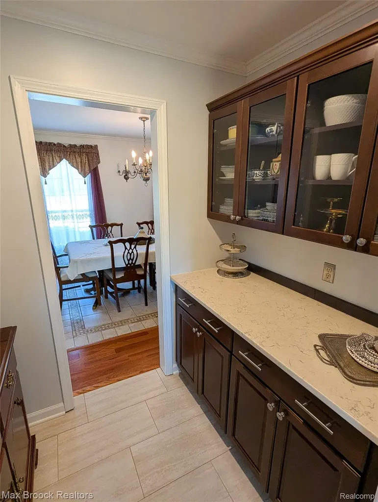 5415 White Hall Circle West Bloomfield Charter Township MI 48323
