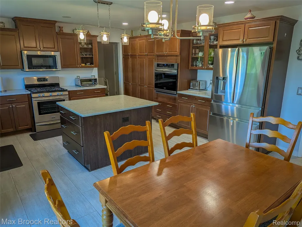 5415 White Hall Circle West Bloomfield Charter Township MI 48323