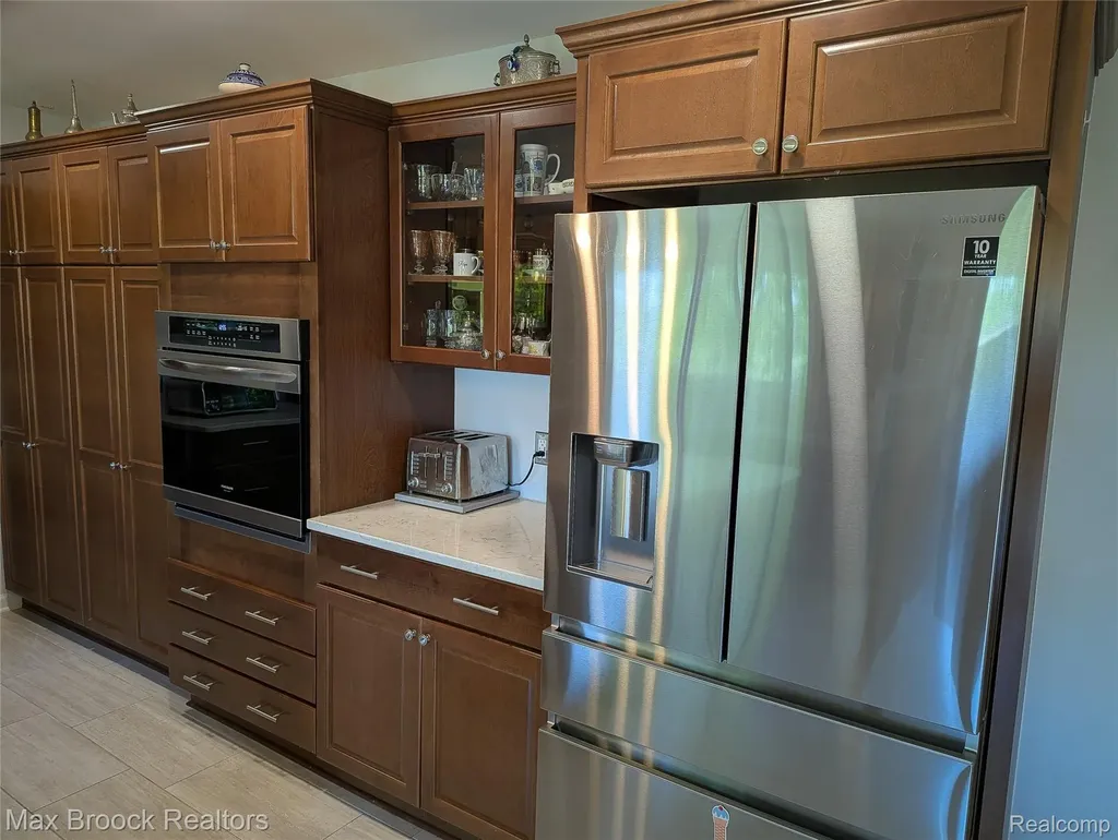 5415 White Hall Circle West Bloomfield Charter Township MI 48323