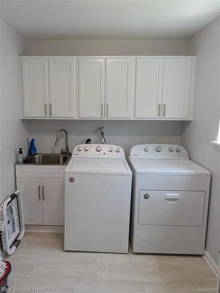 5415 White Hall Circle West Bloomfield Charter Township MI 48323