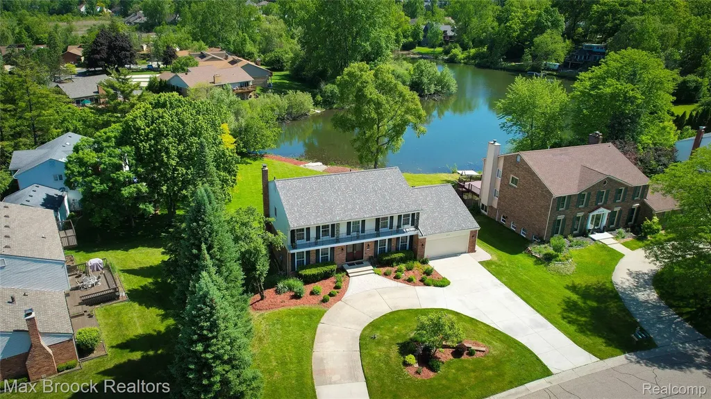 5415 White Hall Circle West Bloomfield Charter Township MI 48323