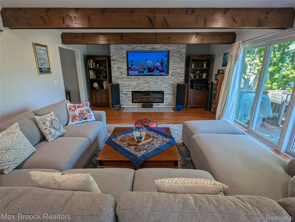 5415 White Hall Circle West Bloomfield Charter Township MI 48323