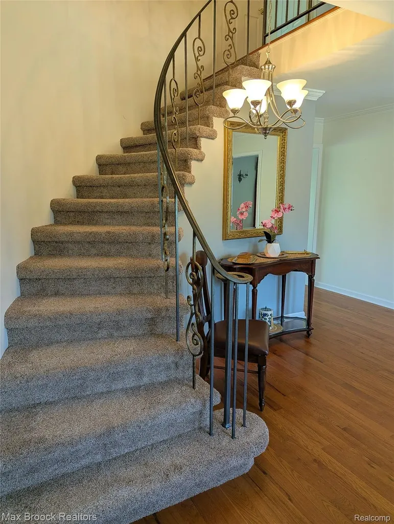 5415 White Hall Circle West Bloomfield Charter Township MI 48323