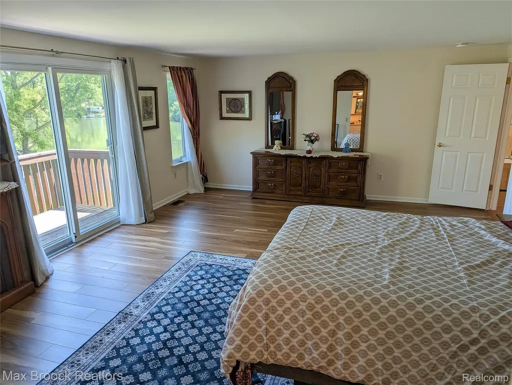 5415 White Hall Circle West Bloomfield Charter Township MI 48323