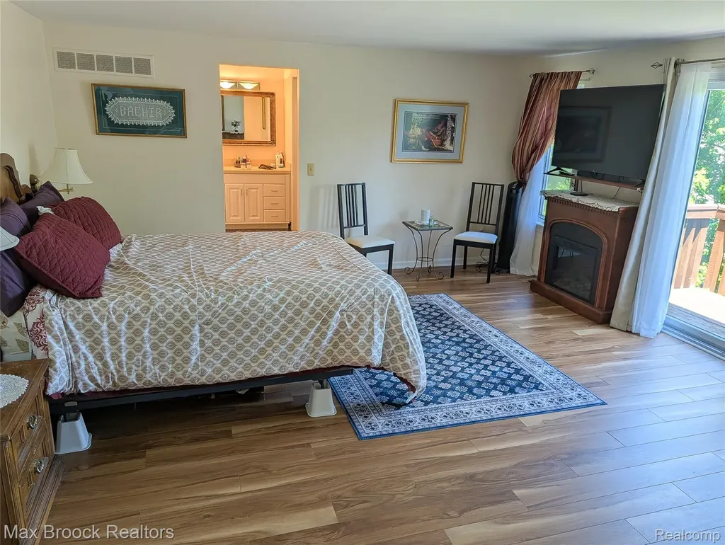 5415 White Hall Circle West Bloomfield Charter Township MI 48323