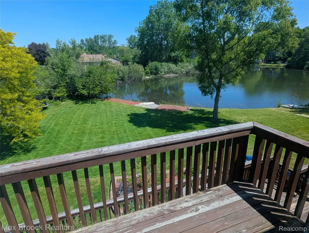5415 White Hall Circle West Bloomfield Charter Township MI 48323