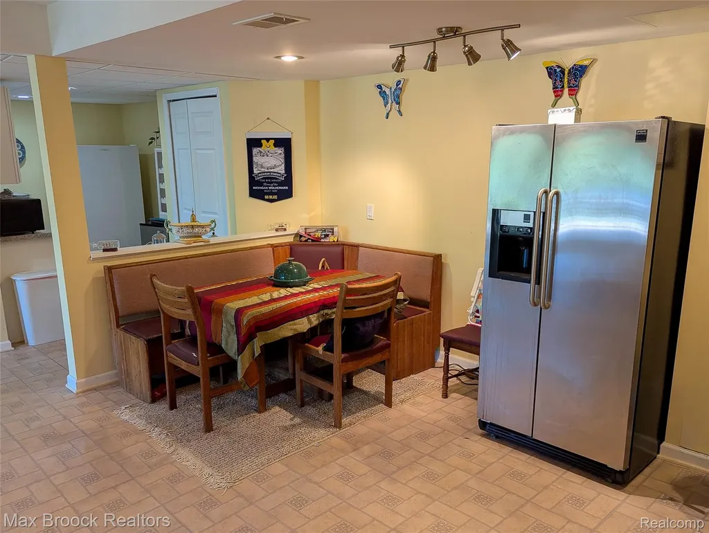 5415 White Hall Circle West Bloomfield Charter Township MI 48323