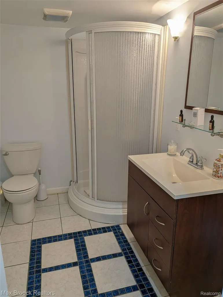 5415 White Hall Circle West Bloomfield Charter Township MI 48323